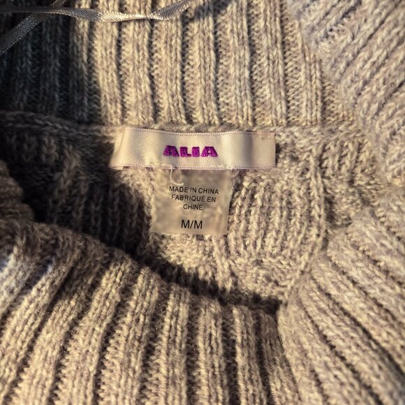 Alia Turtleneck Sweater - Picture 3 of 8